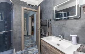 Cozy Apartment In Rijeka With Wifi