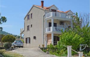 Nice Apartment In Racisce With Wifi