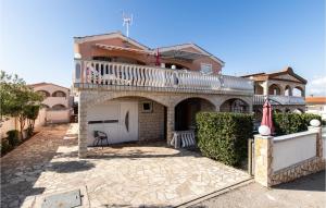 Lovely Apartment In Vir With Kitchen