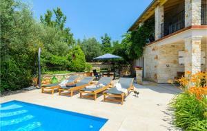 4 Bedroom Cozy Home In Sveti Lovrec