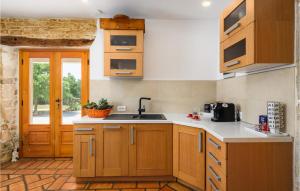 4 Bedroom Cozy Home In Sveti Lovrec 