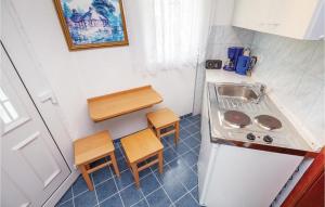 1 Bedroom Cozy Apartment In Crikvenica