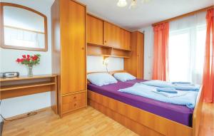 1 Bedroom Cozy Apartment In Crikvenica 