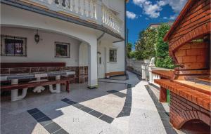 1 Bedroom Cozy Apartment In Crikvenica 