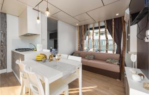 Gorgeous Home In Mandre With Kitchen 