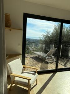 Domani Vencius - Cocon de bien-être à Vence avec vue mer, piscine et terrasse ensoleillée