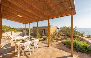 Gorgeous Home In Mandre With Kitchen 