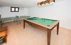 Maisons de vacances Gorgeous Home In Briare With Sauna : photos des chambres