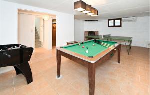 Maisons de vacances Gorgeous Home In Briare With Sauna : photos des chambres