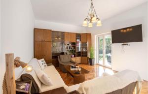 3 Bedroom Awesome Home In Srinjine 