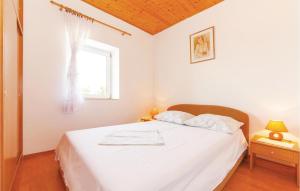 Beautiful Apartment In Jadranovo With Wifi 