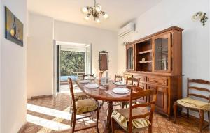 3 Bedroom Awesome Home In Srinjine 
