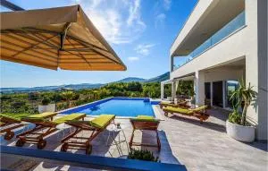 Nice Home In Kastel Stari With Jacuzzi - Korušce