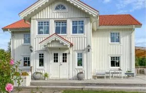 4 Bedroom Stunning Home In Svängsta - Ryd