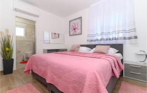 Awesome Apartment In Seget Donji