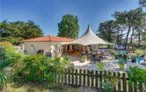 Maisons de vacances Beautiful Home In La Faute-Sur-Mer : photos des chambres