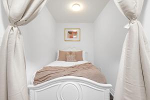 Great Location Near Rogers Centre & Parking