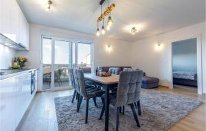 2 Bedroom Stunning Apartment In Solin 