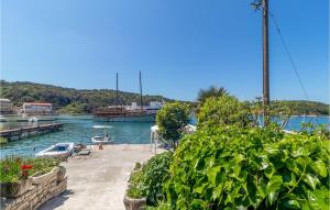 Beautiful Apartment In Supetarska Draga