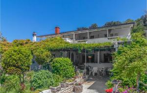 Beautiful Apartment In Supetarska Draga