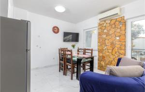 3 Bedroom Nice Apartment In Medulin 