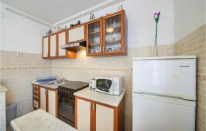 3 Bedroom Nice Apartment In Pula