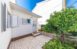 Lovely Apartment In Poljica With Wifi