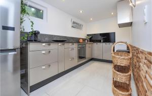 Beach Front Home In Cavalaire-Sur-Mer With Wifi