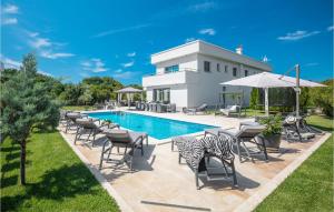 8 Bedroom Beautiful Home In Liznjan 