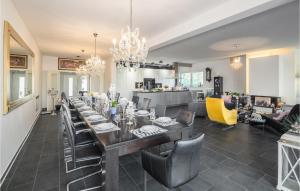 8 Bedroom Beautiful Home In Liznjan 