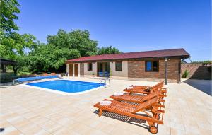 Gorgeous Home In Bjelovar With Sauna