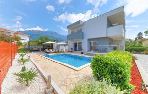 4 Bedroom Nice Home In Kastel Kambelovac