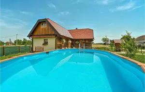 Amazing Home In Lonjica With Wifi - Dugo Selo