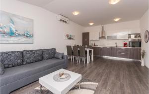 Amazing Apartment In Sukosan With Wifi