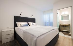 Beautiful Apartment In Zadar With Wifi 