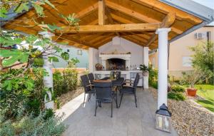 Amazing Apartment In Vrsi-Mulo With Kitchen 