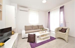 Amazing Apartment In Vrsi-Mulo With Kitchen 