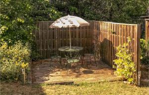 Maisons de vacances 4 Bedroom Amazing Home In Mondragon : photos des chambres