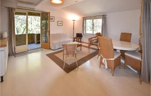 4 Bedroom Amazing Home In Mondragon