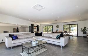 Awesome Home In Alissas