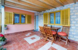 3 Bedroom Stunning Apartment In Skradin