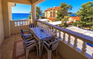 Beautiful Apartment In Banjol With Wifi 