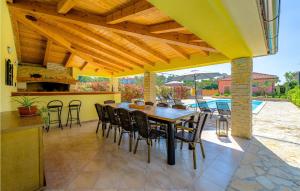 3 Bedroom Amazing Home In Smoljanci 