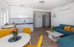 2 Bedroom Amazing Apartment In Klek