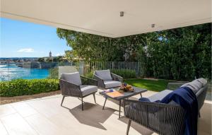 3 Bedroom Beach Front Apartment In Krk 