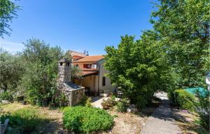 Awesome Apartment In Njivice With Wifi