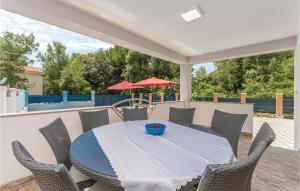 Four-Bedroom Holiday Home In Pakostane