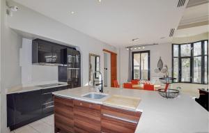Maisons de vacances Gorgeous Home In Perpignan : photos des chambres