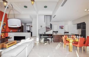 Maisons de vacances Gorgeous Home In Perpignan : photos des chambres
