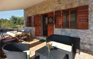 2 Bedroom Nice Home In Stari Grad